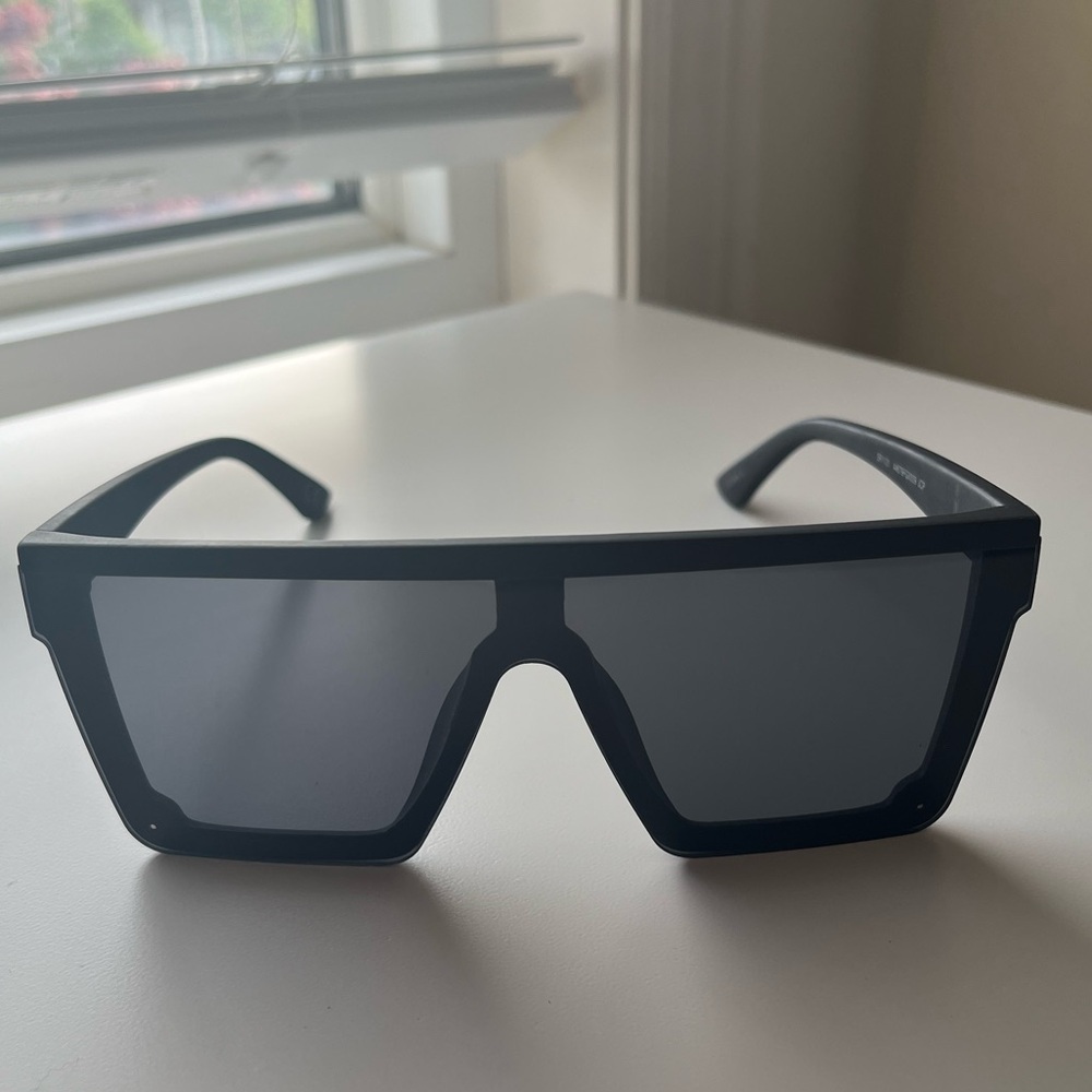 Square Frame Sunglasses - Picture 8 of 8